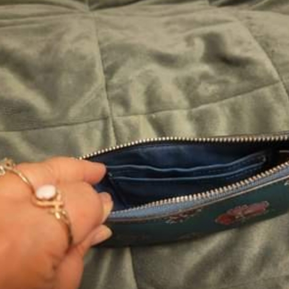 COACH small wristlet - Picture 2 of 2